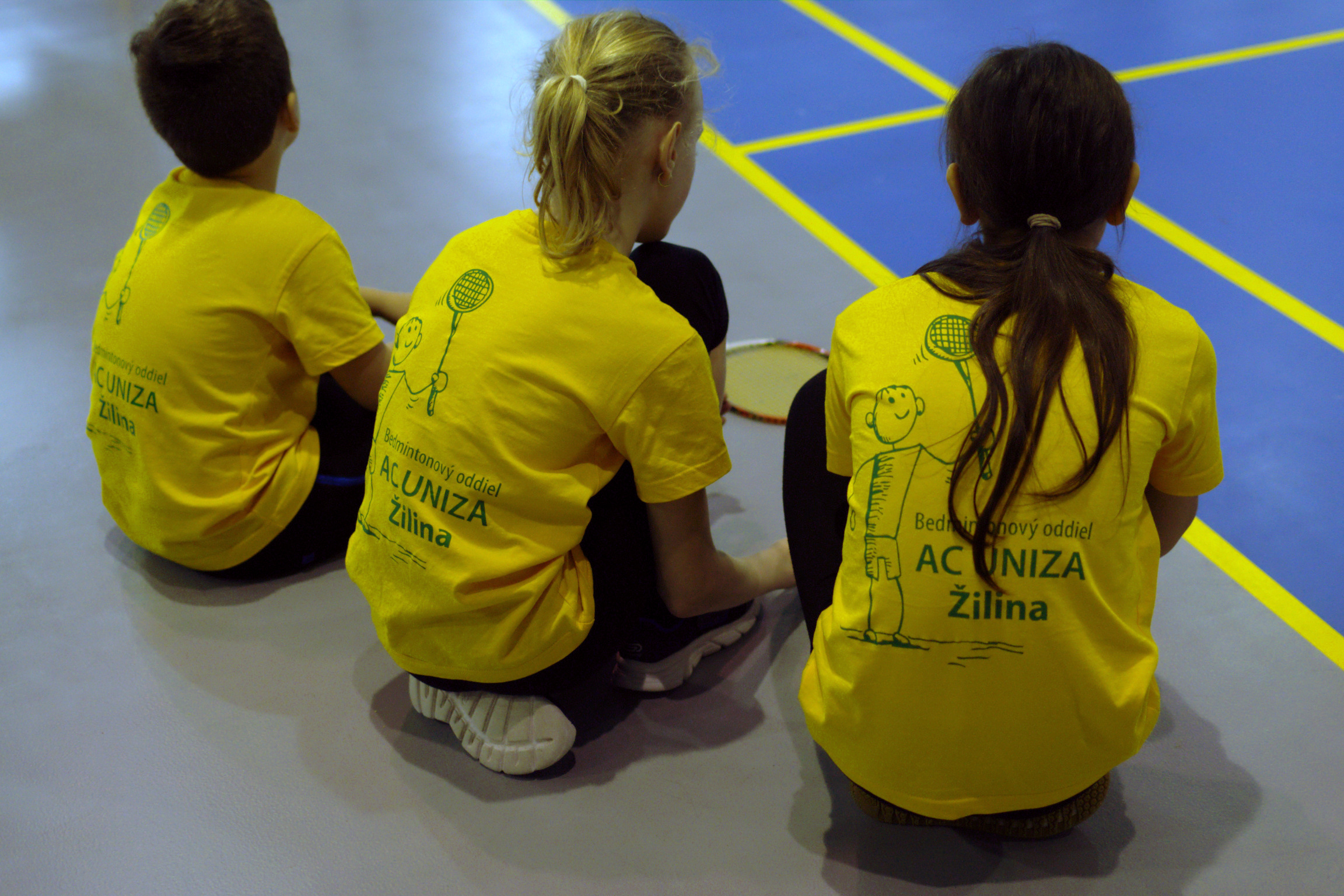 hráči AC UNIZA Žilina na turnaji v Púchove v nových tričkách